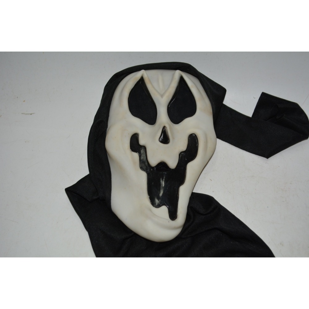 Vintage Scream Ghost Face Grin Mask Fun World Easter Unlimited – Poly Shroud